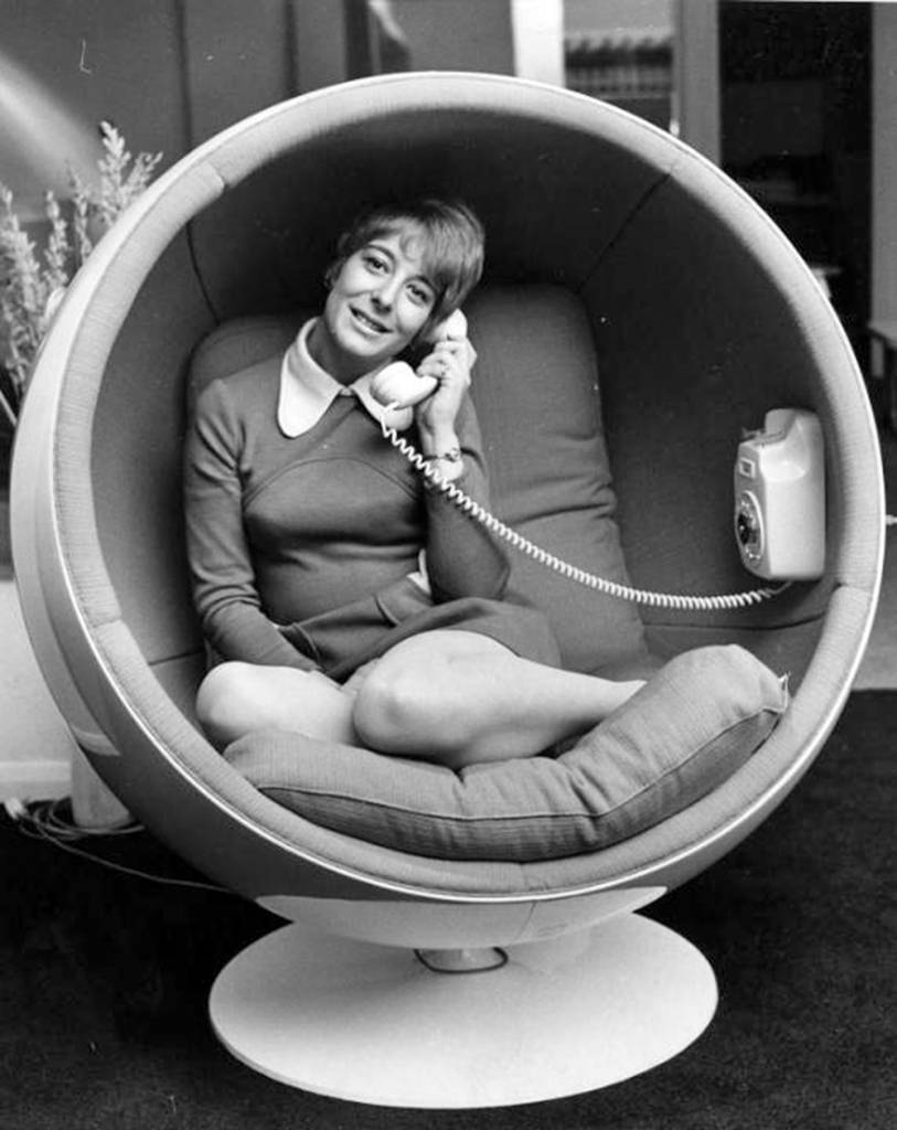 Ball Chair by Eero Aarnio-an inspiring work environment FritsJurgens.jpeg